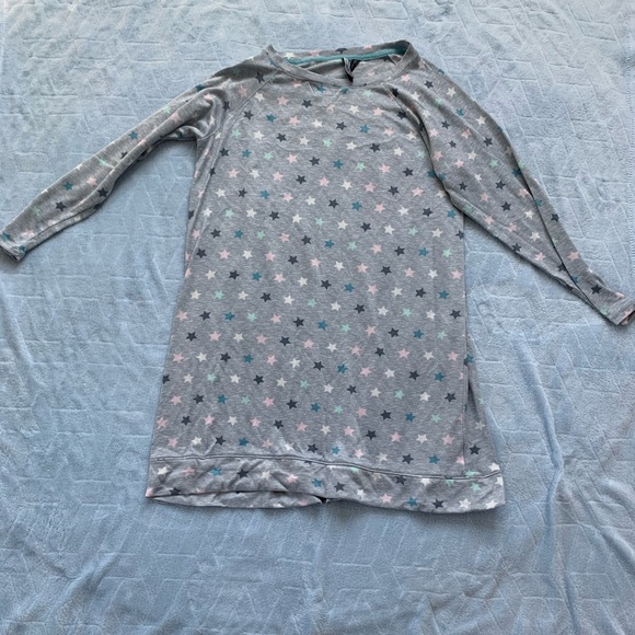 Multi colored star sleep shirt! - Picture 1 of 3